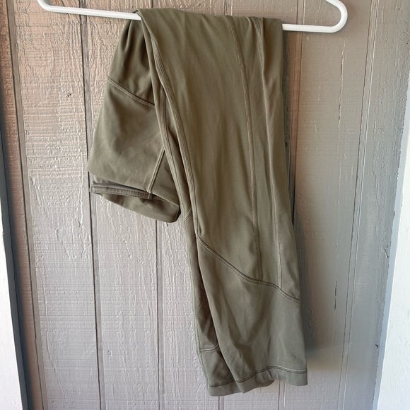 Green Lululemon Leggings🍀💚💫 - Picture 2 of 5